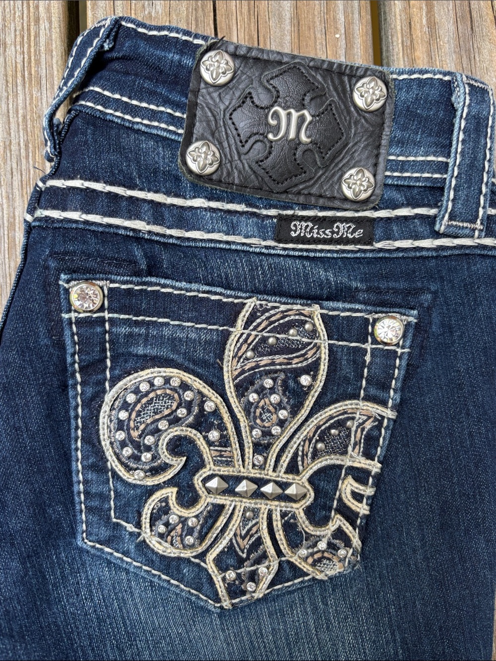 MISS ME | Y2K Boot Cut Embellished Low-Rise Cowgirl Chic Western Jeans | Size 25